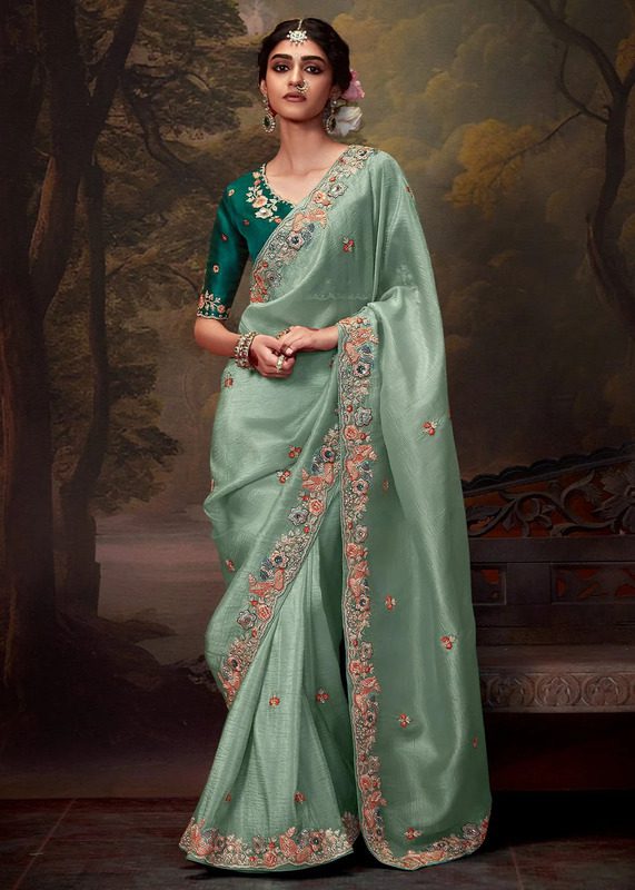 Discover the beauty of the Saree