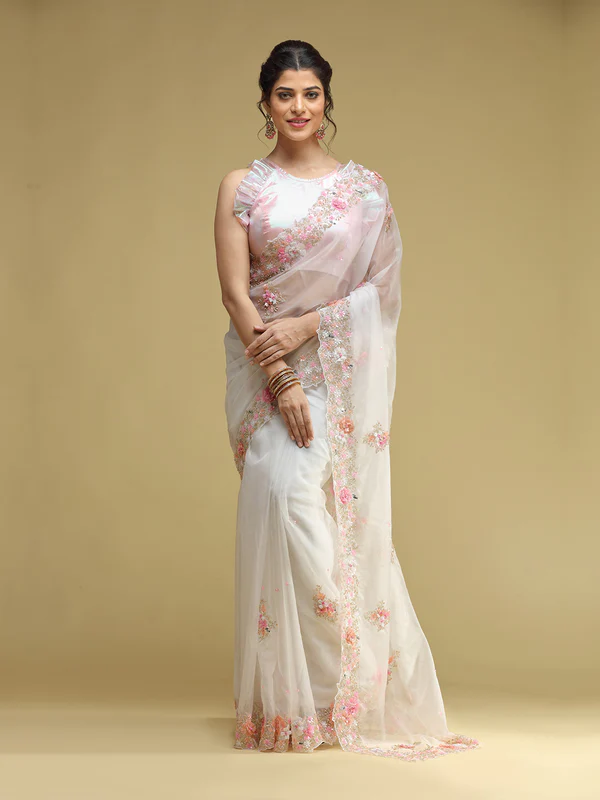 Get sleeveless saree