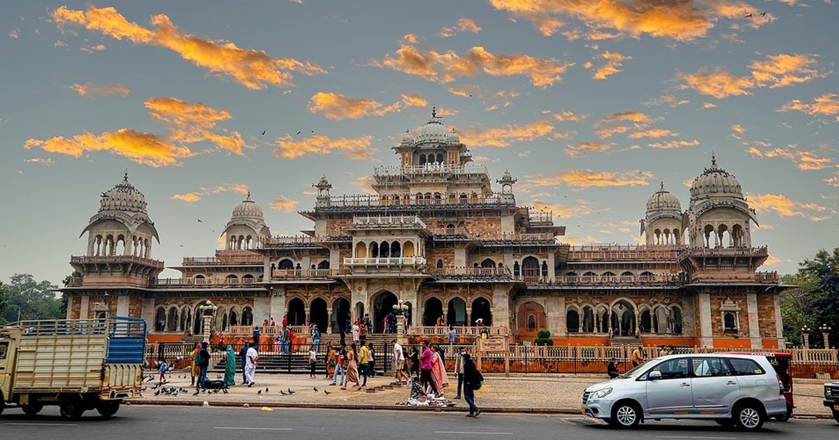 Tourist Taxi Service in Jaipur for Comfortable & Hassle-Free Travel